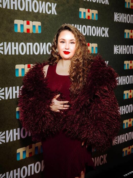 Учила внучку Пугачёвой, пережила травлю и набрала 30 кг: её путь к звёздам