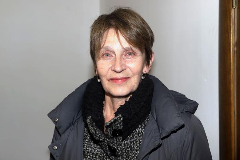 Елена Сафонова в данный момент одинока. 