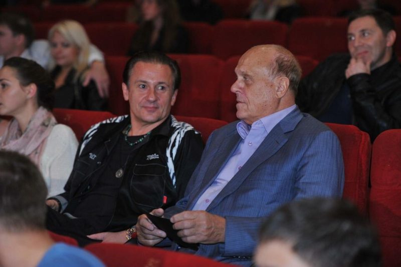 «Не хотел детей, а потом здоровье подвело»: что скрывал Олег Меньшиков почти 20 лет брака с 22-летней Анастасией