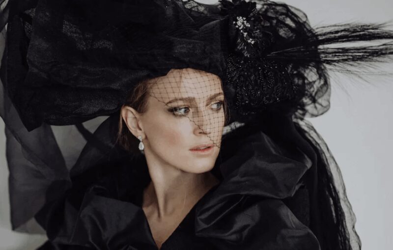 «Я была неуклюжим ребёнком»: как наследница банкира стала актрисой и родила троих детей гендиректору Первого канала