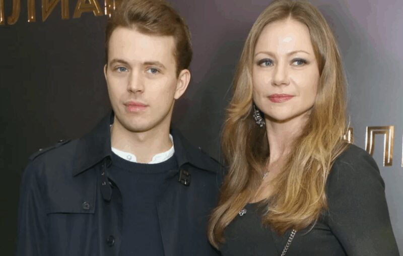 46-летняя звезда ушла от сына Полищук к 17-летнему «красавцу» : как выглядит муж и сын Марии Мироновой?