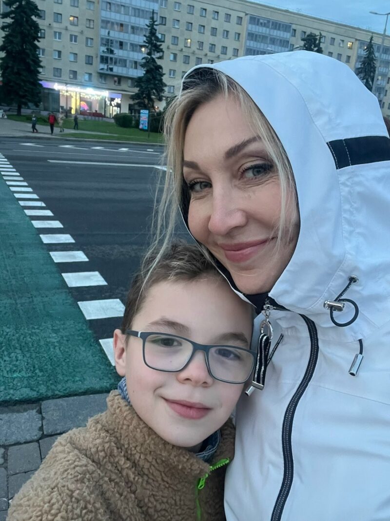 «Мне хотелось быть актрисой, а не пародисткой»: как 55-летняя Светлана Галка усыновила 5-летнего сына и обрела себя без брака