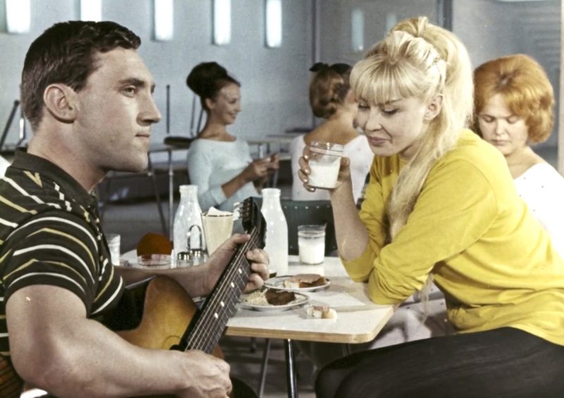 «Раздеваться не буду!» Как Селезнёва получила роль у Гайдая и сбежала от Таганки