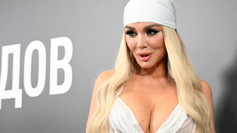 «Сесть за убийство мужа»: Анна Седокова обратилась в полицию из-за угроз от жены соседа