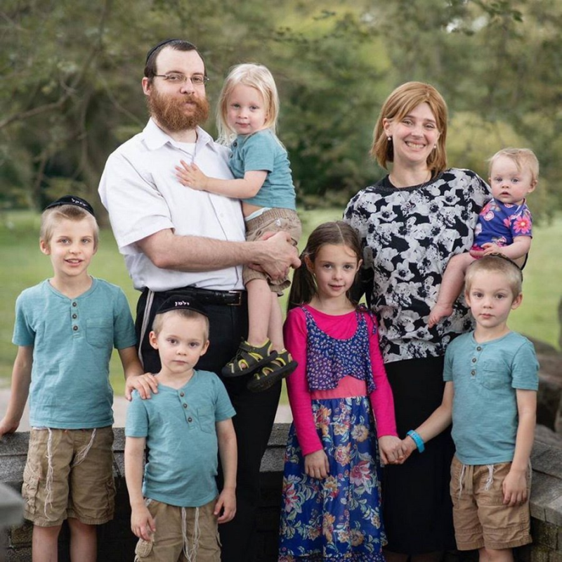 Наследники барда: почему дети Высоцкого бегут от его славы?