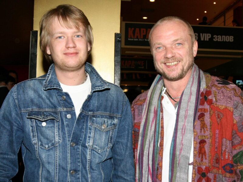 «Обезьяна, но женщины его любят»: как артист Смоляков из-за газетной строчки не стал врачом и 20 лет ждал счастья