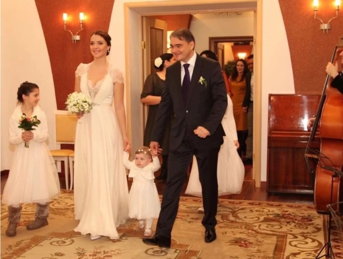 Ушла с пика славы, родила четверых: куда пропала Антонова?