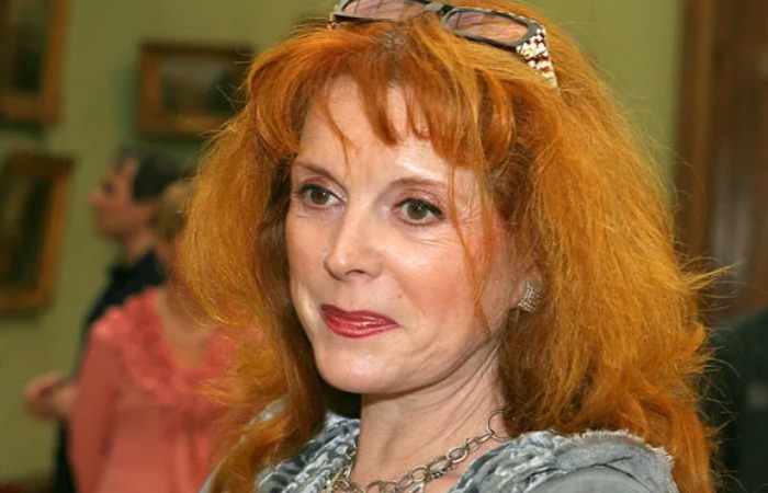 «Он умер из-за тебя!»: как потеря мужа, онкология и страшные слова дочери надломили Клару Новикову