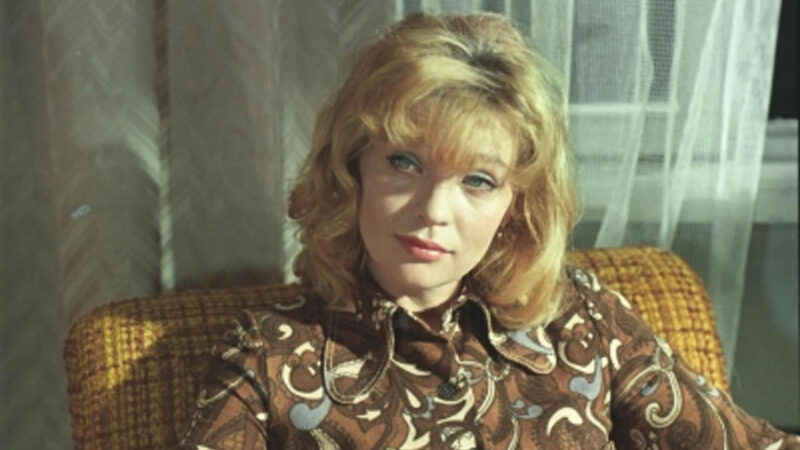 «И после кончины она никому не нужна»: могила 84-летней Светланы Светличной спустя год после смерти пришла в запустение