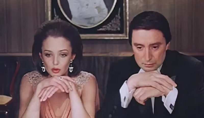 «Чайник в него швырнула» : что стало с красавицей Вероникой Изотовой, которая дважды выходила замуж за одного и того же мужчину