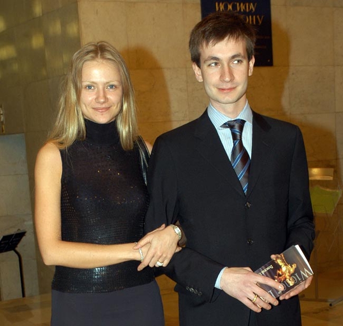 Выгнали из «Ленкома» и роды в 45: Мария Миронова скрывает молодого мужа