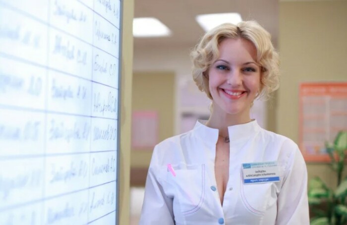 Рыдала в свой день рождения: как "фея" из ресторана Яна Крайнова покорила Москву и нашла любовь в 39