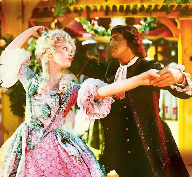 «Он мне не изменял, он жил в другом браке»: как 18-летняя актриса увела 41-летнего Равиковича и чем закончилась их история