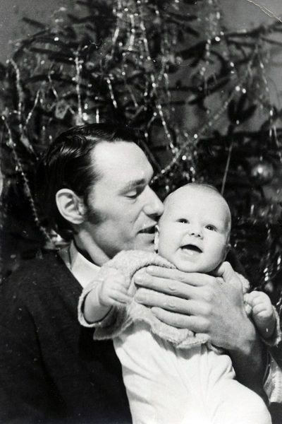 Первая жена подарила писателю дочь Эльгу