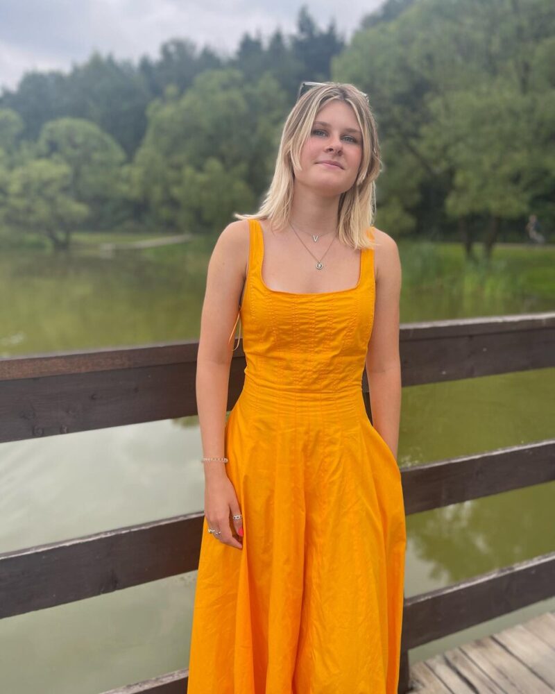 «Природа отдохнула»?: как выглядит 20-летняя дочь Виктории Толстогановой и Андрея Кузичева, и почему она «папина копия»