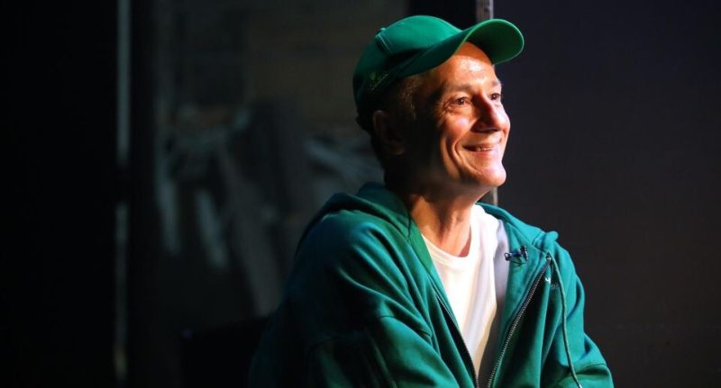 «Не хотел детей, а потом здоровье подвело»: что скрывал Олег Меньшиков почти 20 лет брака с 22-летней Анастасией