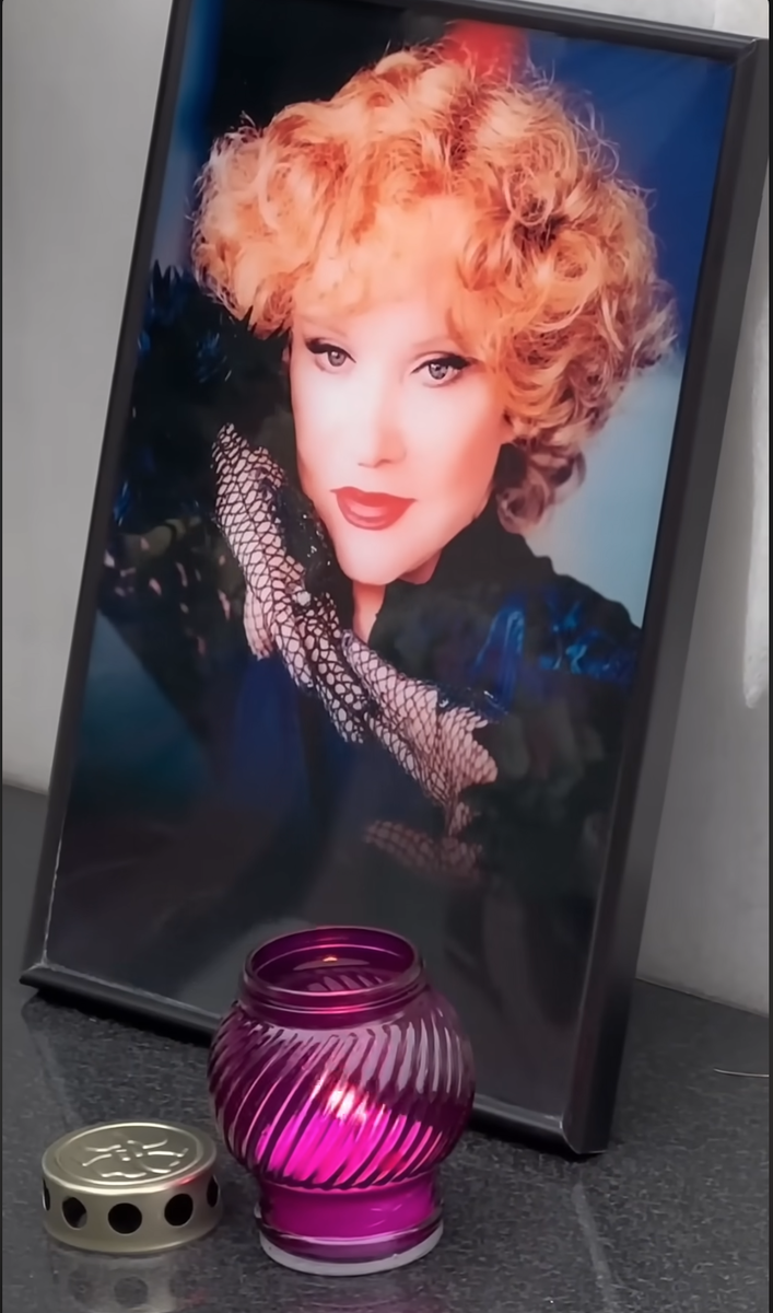 «Ей было все равно на своего ребенка» : что не так с личной жизнью 75-летней Людмилы Гурченко и почему ее похоронили не там, где она хотела