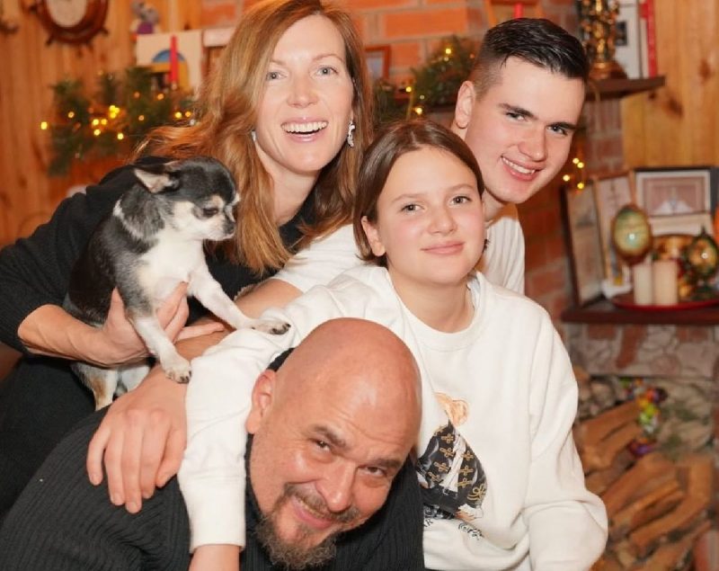 «Я это испытал!»: как "пьяная" удача спасла звезду от монастыря, а бывшая жена отсудила коттедж