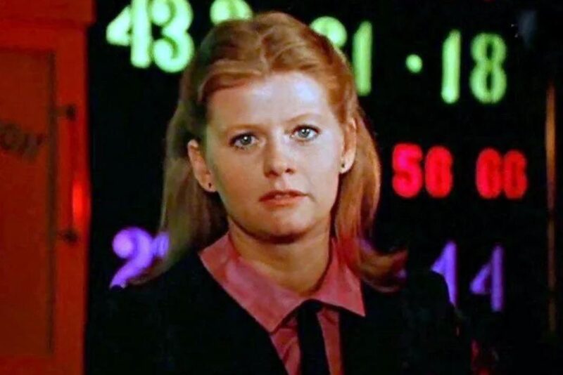 «Я спела не по-оперному, а почти космическим»: почему в 75 лет легендарный голос за кадром так и не стал звездой экрана?