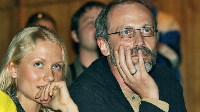 «Ей было 20, ему 58»: почему восточная красавица бросила Александра Гордона после рождения двух сыновей, и кто теперь новая жена телеведущего