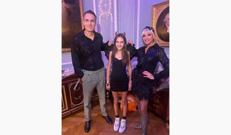 «Это так мило!»: как 54-летняя Кристина Орбакайте устроила жуткий Хэллоуин для 12-летней дочери