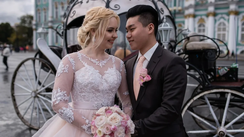 «Это удар по его самолюбию!»: почему русские девушки бегут от китайских женихов, а наши мужчины разочаровались в азиатских невестах?