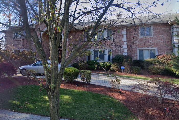 «Полгода не прокормишься»: почему Елена Малышева сворачивает бизнес в России, но скупает роскошные дворцы в США?