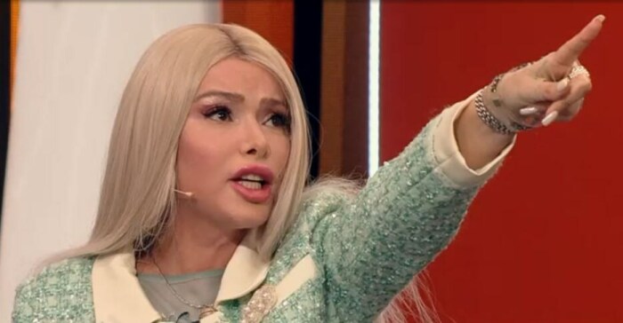 Как Алёна Кравец выглядела до всех пластических операций и без парика