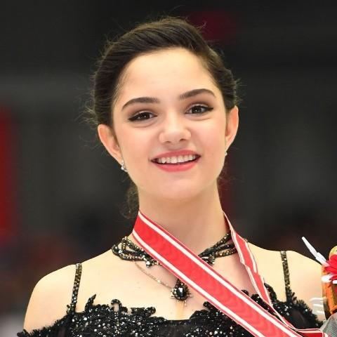 «Она её не любит!»: почему Медведева после 11 лет ушла от Тутберидзе, а теперь выходит замуж