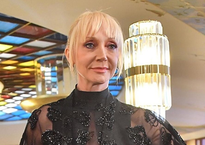 «Абсолютно всё, даже собственное мнение»: как 53-летняя Кристина Орбакайте потеряла 100 млн и столкнулась с отменой концертов