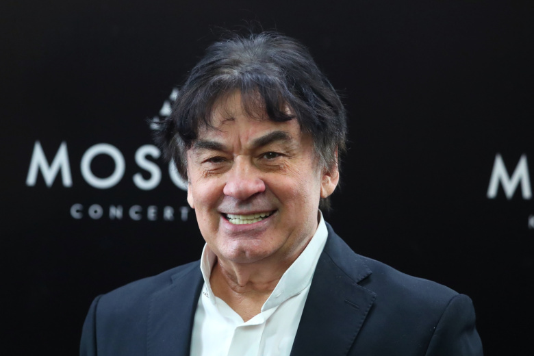 «Уйди со сцены!»: 74-летний Александр Серов судится из-за детей и выгоняет дочь с внуками из дома