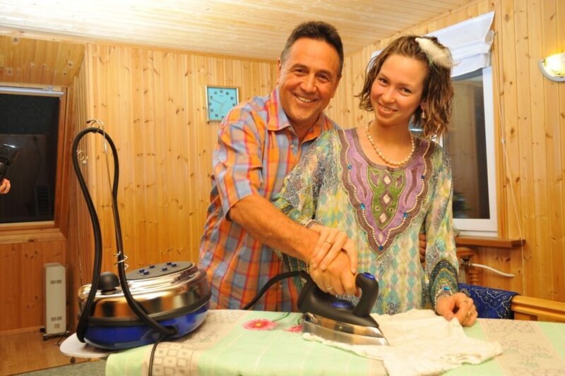 «Он ушёл, оставив всё» : как сложилась судьба восьми детей Рената Ибрагимова, и почему одна из дочерей так и не простила отца