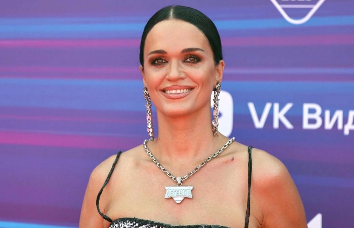 «Она ушла от него к молодому»: почему 43-летняя Слава судилась с ТВ и лечится от «биполярки»