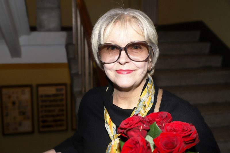 «Пока ты мужикам глазки строишь, я тут с голода подыхаю»: как муж-тиран изводил Людмилу Гаврилову, а Миронов добивался её три года