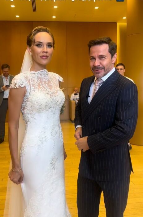 «Он изменил ей с молодой»: эти 11 звёздных мужчин отказались от холостяцкой жизни в 2025 году