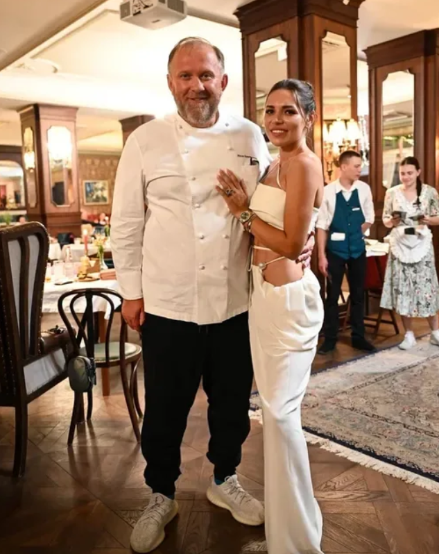 «Он меня грыз»: чем закончились 23 года брака Константина Ивлева и почему 28-летняя жена ушла спустя 4 года