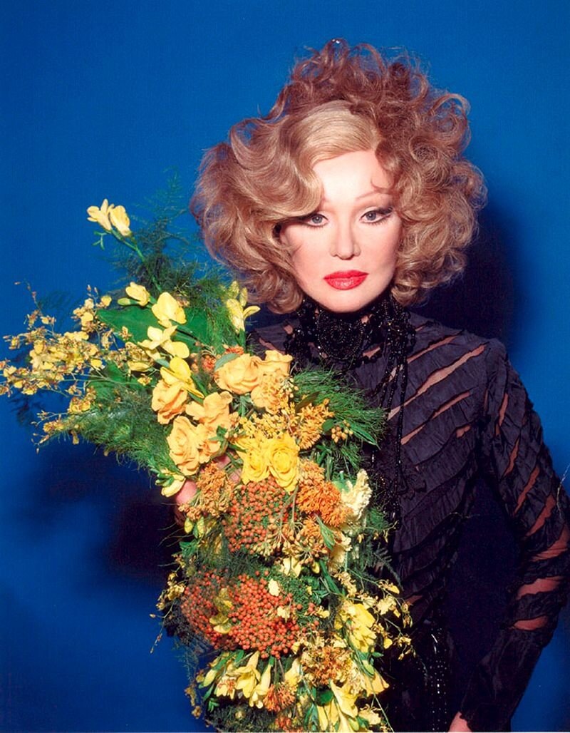 «Ей было все равно на своего ребенка» : что не так с личной жизнью 75-летней Людмилы Гурченко и почему ее похоронили не там, где она хотела