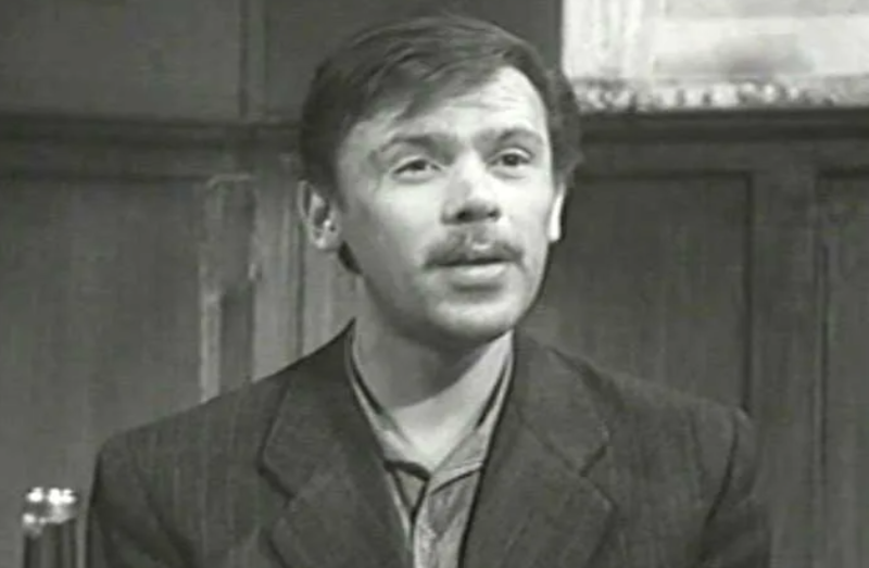 «Он умер в больничном коридоре» : трагическая судьба 48-летнего актера из «Девчат», который был «самородком»