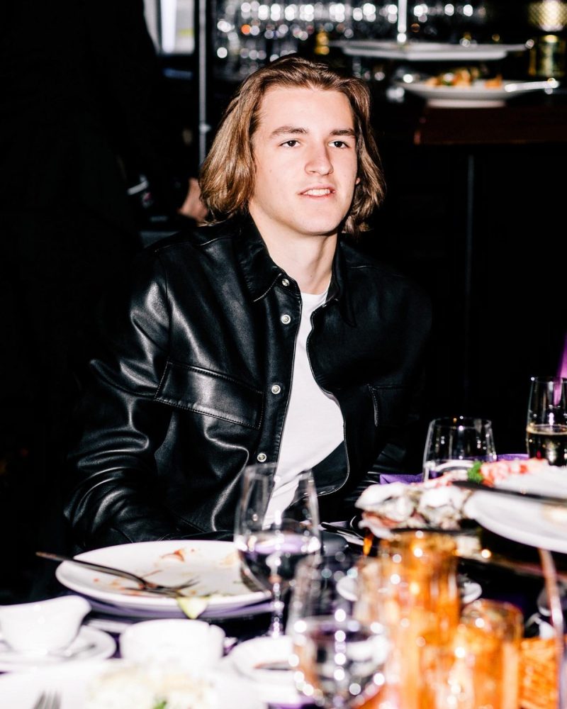 «Сбежал!»: 19-летний сын Ирины Дубцовой покинул мать и ее нового избранника, объяснив свое решение