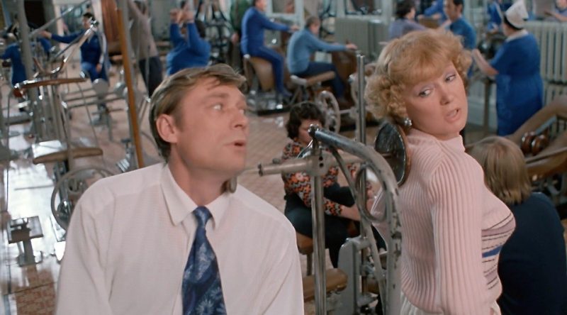 «Молниеносно отщелкал пуговицы бюстгальтера»: Никита Михалков рассказал о запретной сцене с Людмилой Гурченко в «Сибириаде»