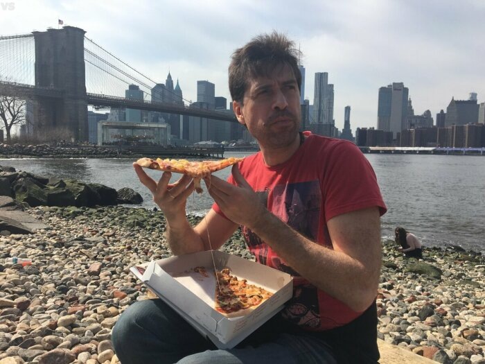 «Я еще и без шапки гуляю!»: почему сбежавшие звезды жалуются на отсутствие денег и забвение в чужой стране