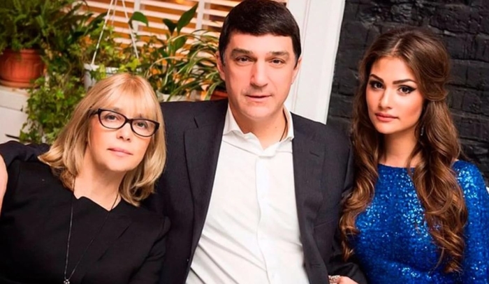 «Он говорил: “Ты должна уехать как можно дальше”»: тайное рождение сына в США и брак с чиновником старше на 22 года — как живёт Светлана Хоркина?