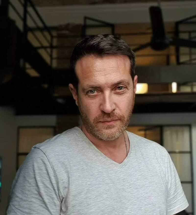 «Он не справился бы с материнством»: как трагически оборвалась жизнь первой жены Кирилла Сафонова, и чем живёт дочь актера в США