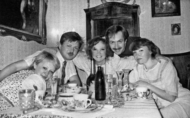 «Мои мужья — отбросы»: как единственный мужчина, проживший с Гурченко 18 лет, едва не спился и сбежал в Израиль