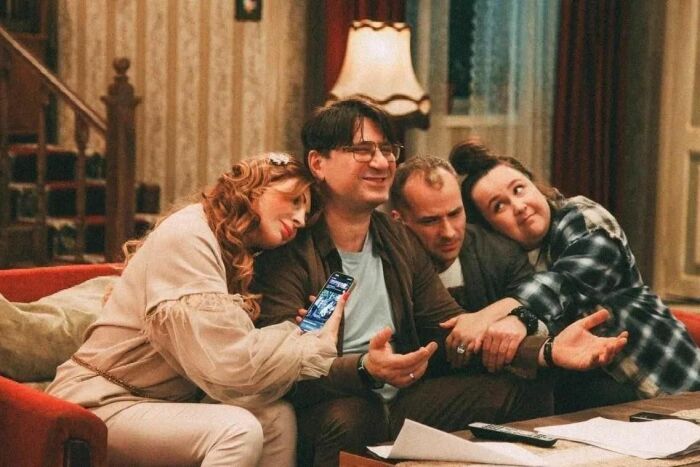 Учила внучку Пугачёвой, пережила травлю и набрала 30 кг: её путь к звёздам