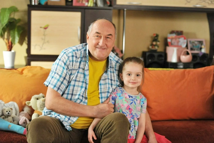 Люся обожала проводить время с дедушкой