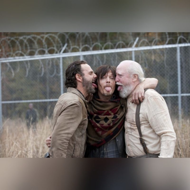 «Он обнимал дракона!»: чем на самом деле занимаются Джокер и Гарри Поттер за кадром?