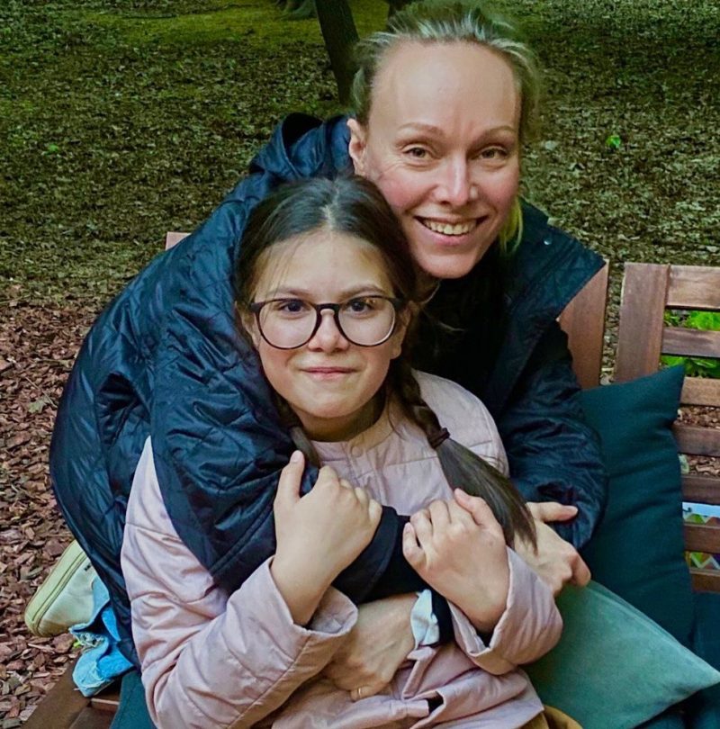 «Не хочу, чтобы мощный ум ушёл в мою профессию»: как сложились судьбы дочерей 45-летней Ольги Ломоносовой?