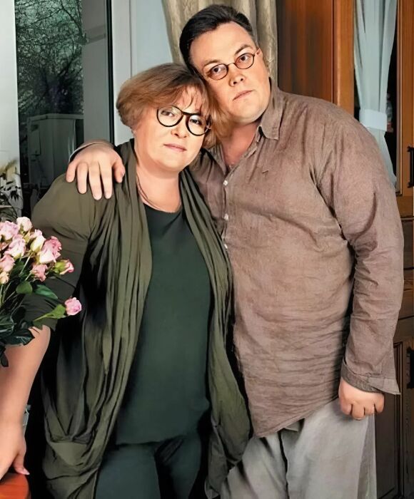 «Ему 21, ей 40»: 6 российских актёров, которые нашли счастье в союзе с женщинами намного старше