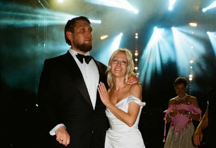 «Жениться можно сколько угодно раз»: кто из звёзд тайно вышел замуж в этом году, а кто повторил клятвы спустя годы?